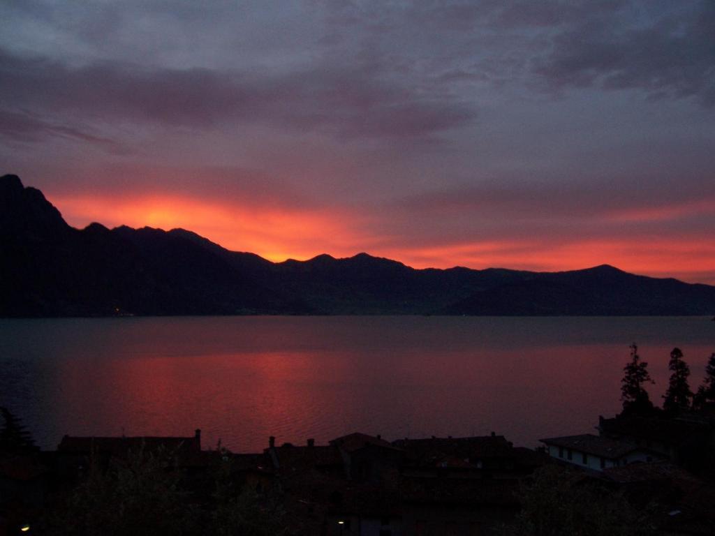 Ai Ronchi B&B Riva di Solto Exterior photo